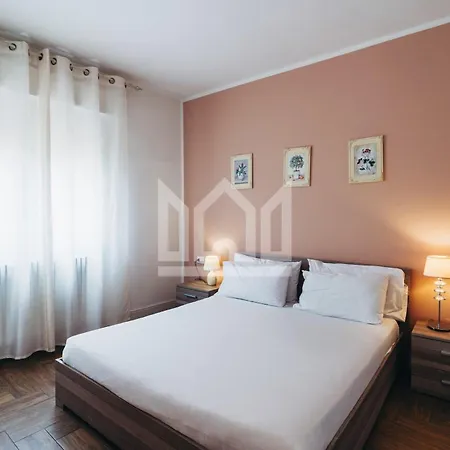 Gold Apartament Ferrara