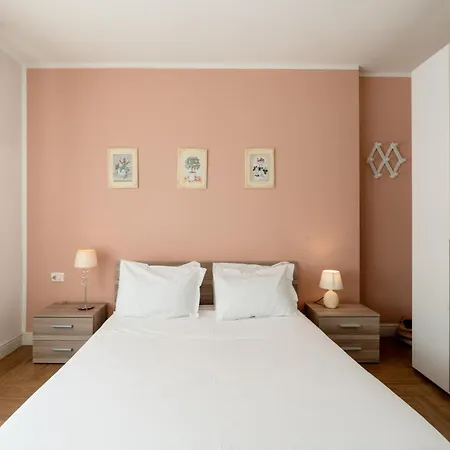 Gold Apartment