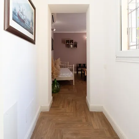 Gold Ferrara